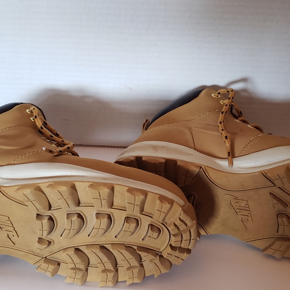 Nike  boots - Picture 3 of 5